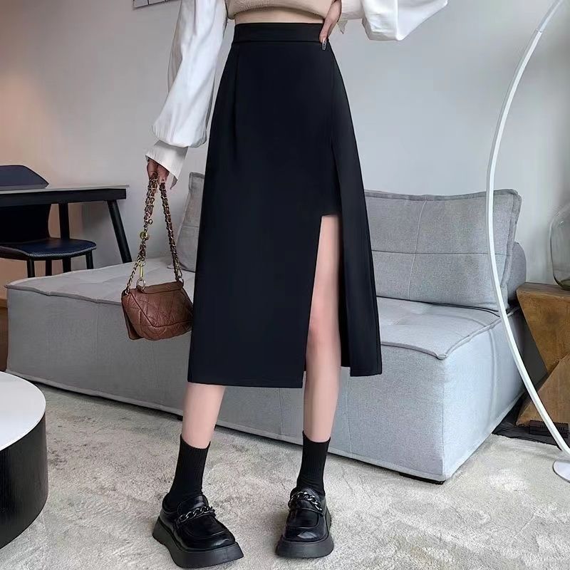 Chic black high-waist A-line skirt.
