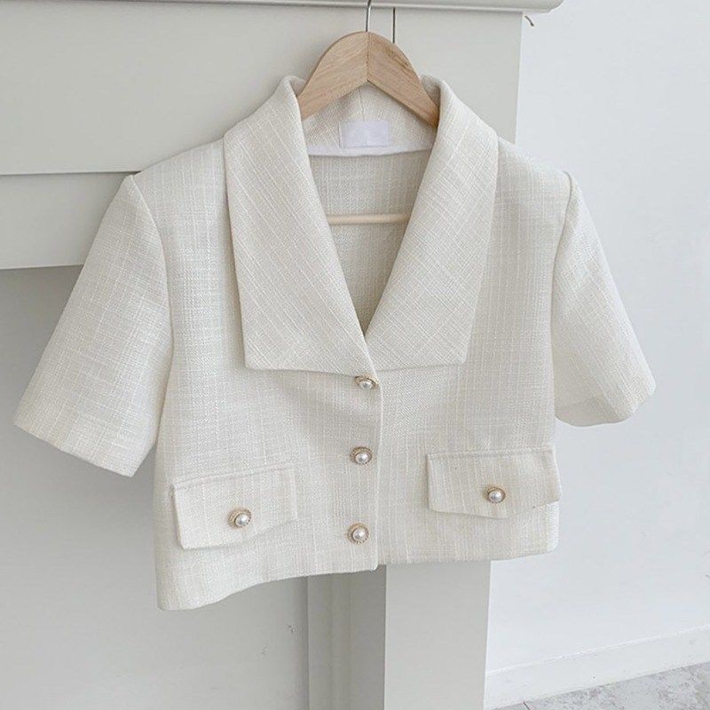 Elegant summer blazer for women.