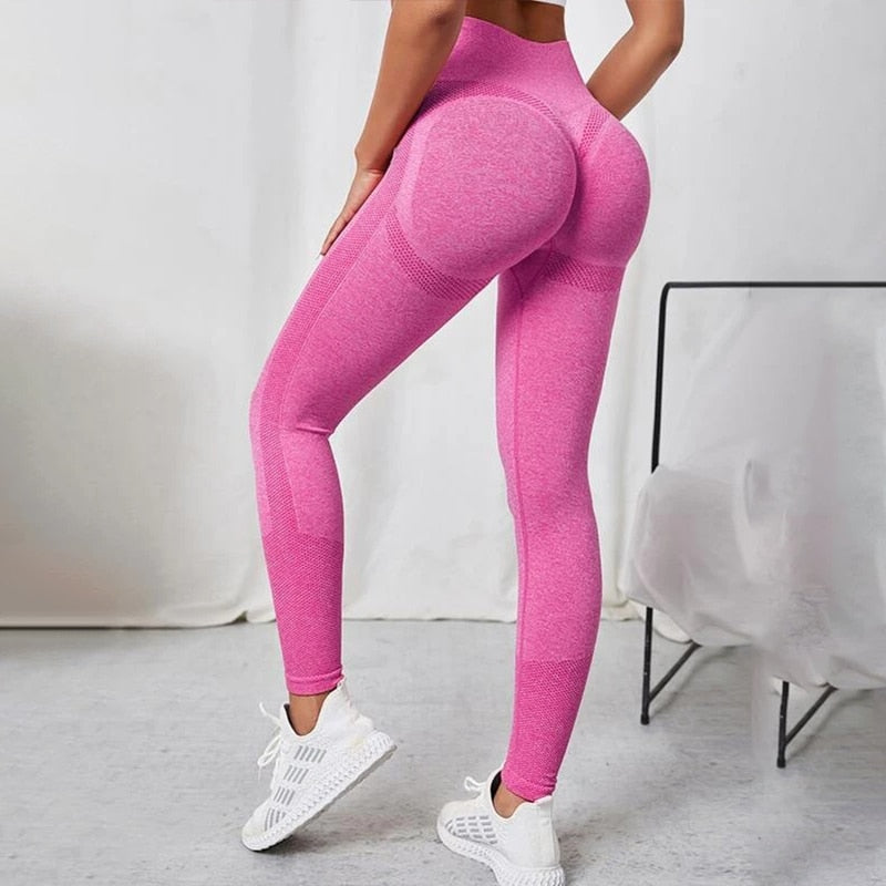 Seamless push-up yoga leggings.