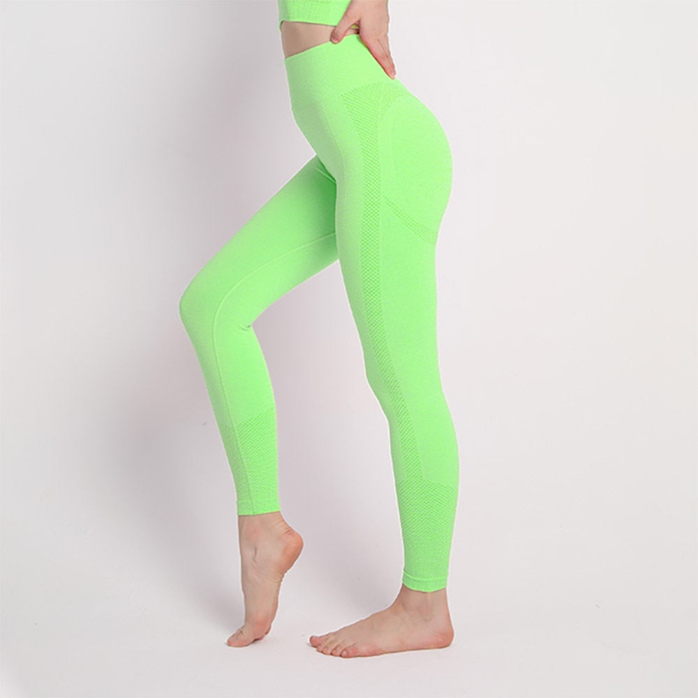 Seamless push-up yoga leggings.