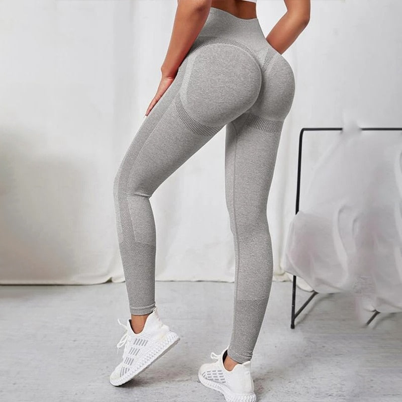 Seamless push-up yoga leggings.