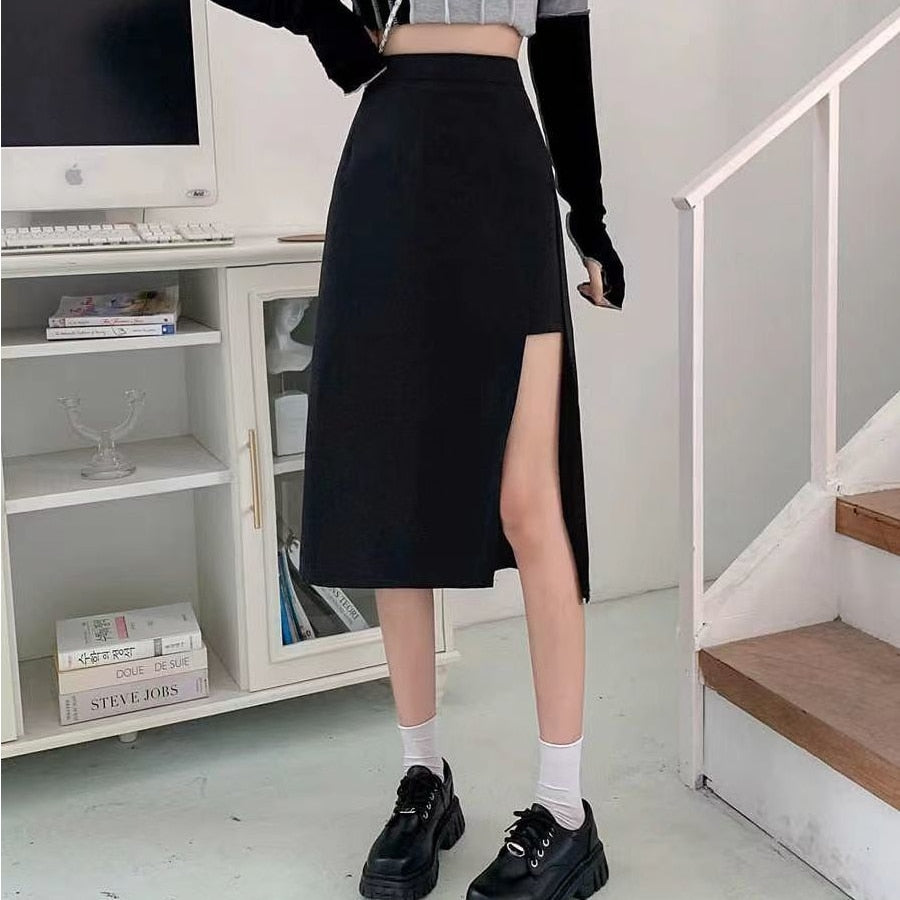 Chic black high-waist A-line skirt.