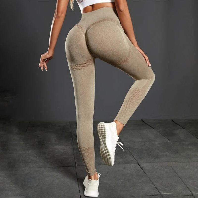 Seamless push-up yoga leggings.