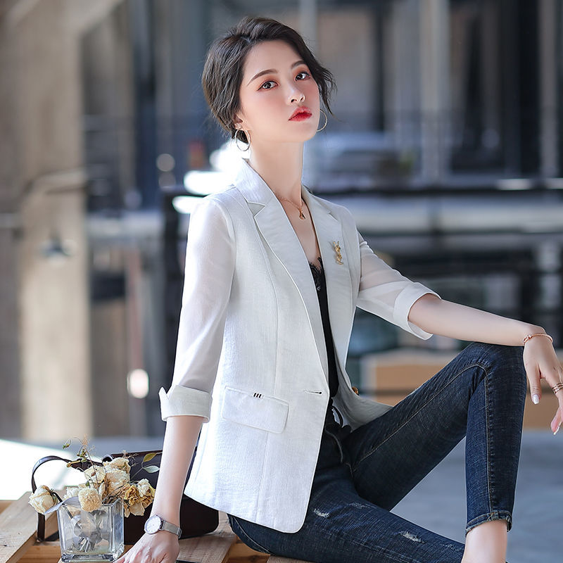 Office lady fashion pocket blazer.