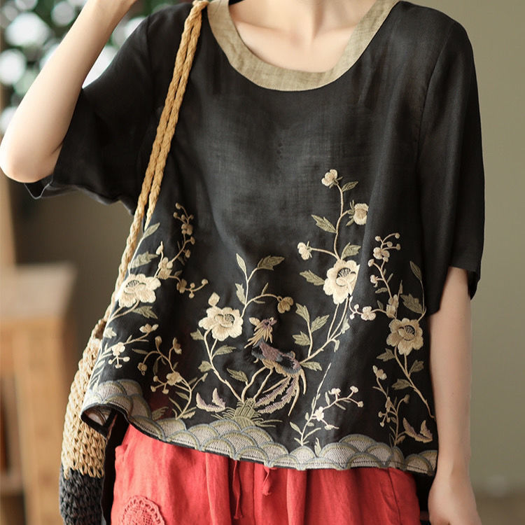 Classic embroidered floral blouse: Women's.