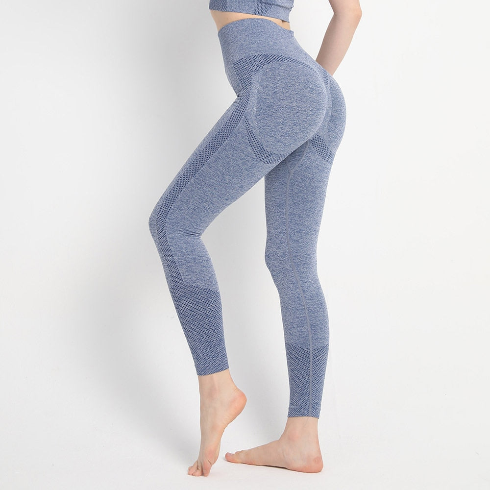 Seamless push-up yoga leggings.