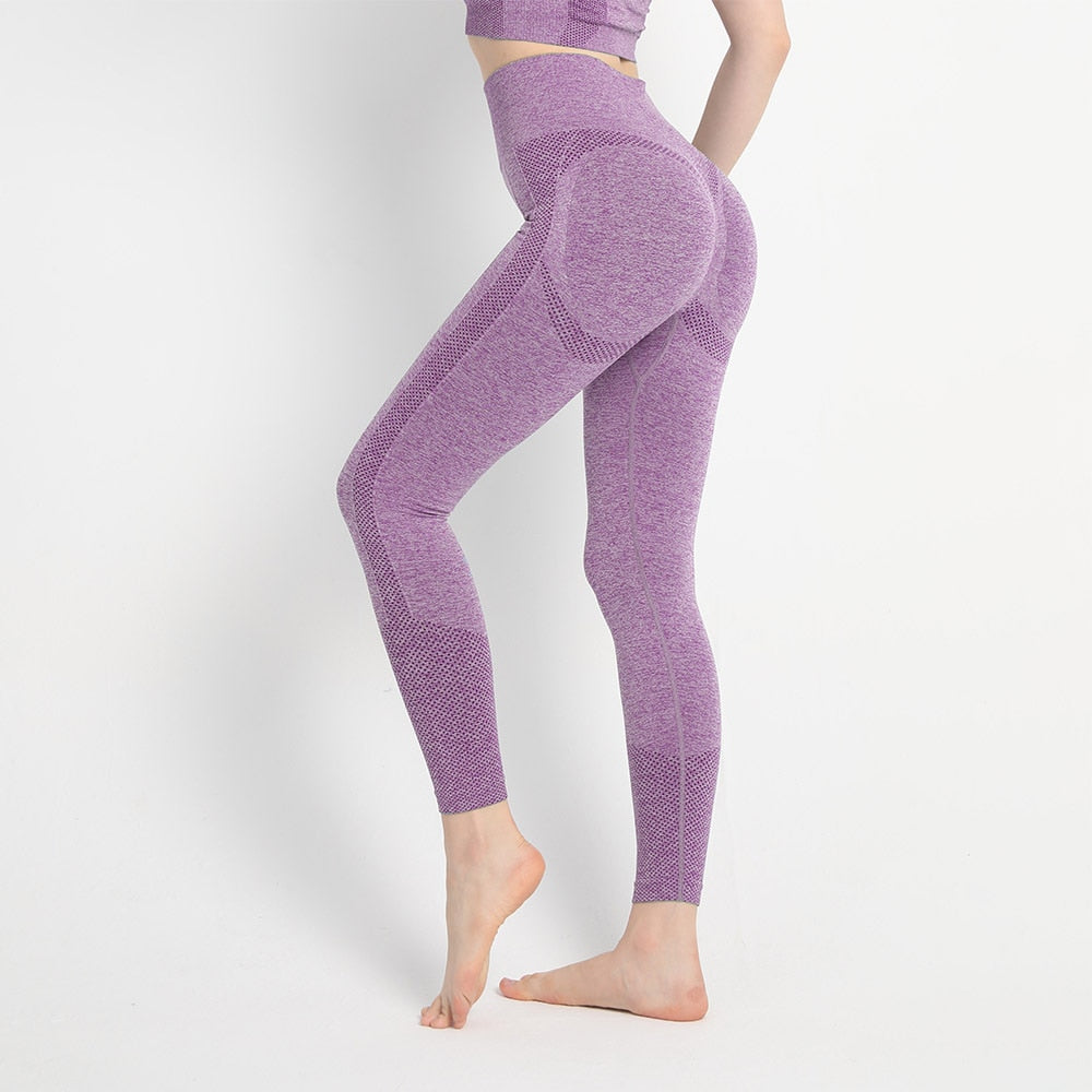 Seamless push-up yoga leggings.