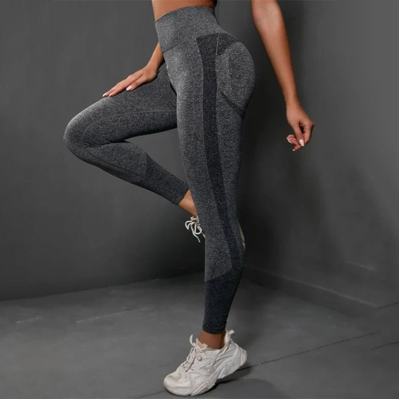 Seamless push-up yoga leggings.